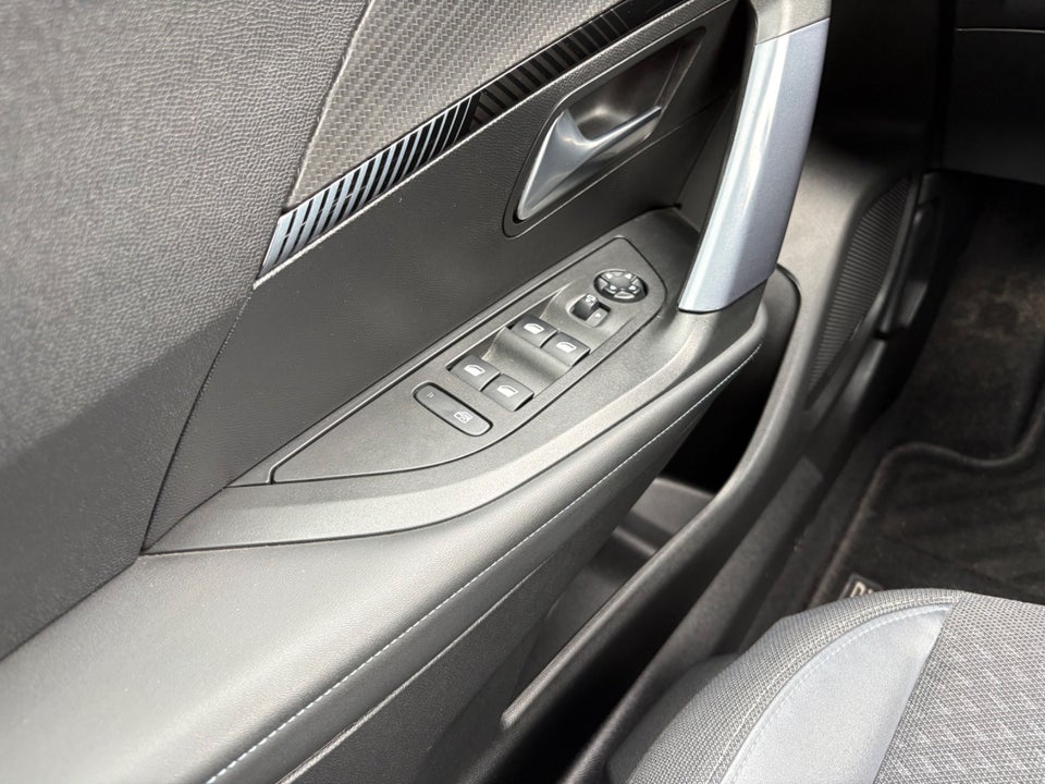 Peugeot 2008 1,2 PureTech 130 Allure Pack 5d