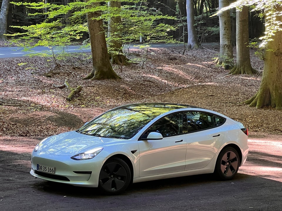 Tesla Model 3 Long Range AWD 4d