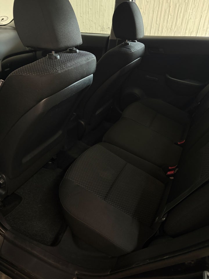Hyundai i30 1,6 CRDi 90 Classic 5d
