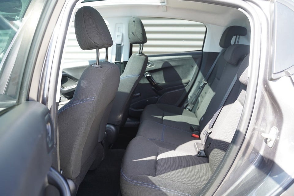 Peugeot 208 1,5 BlueHDi 100 Signature Sky 5d