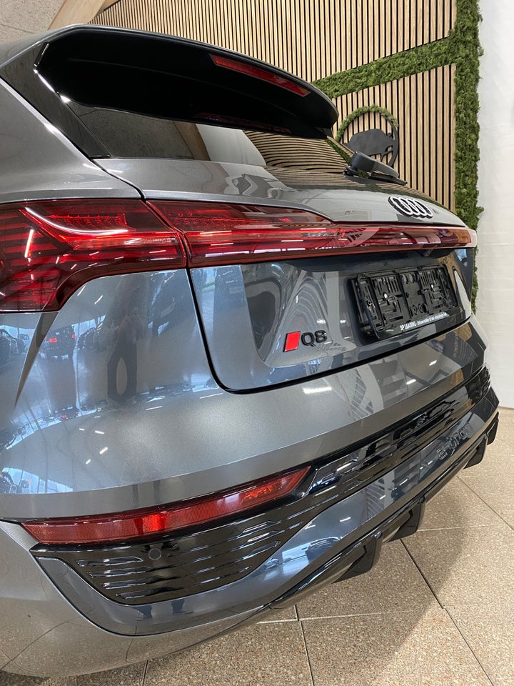 Audi Q8 e-tron 55 S-line quattro 5d