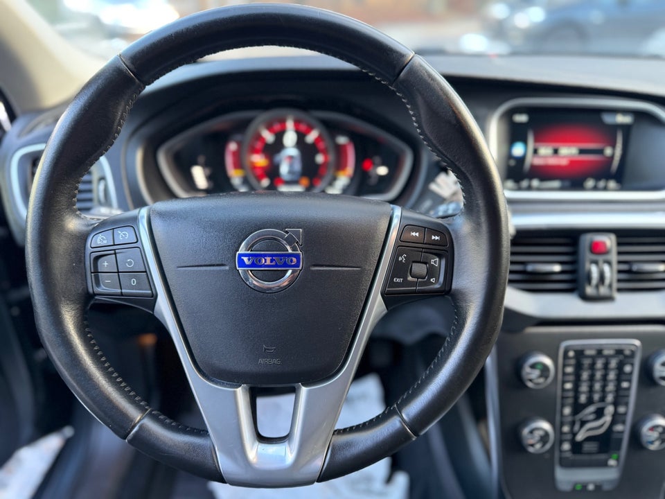 Volvo V40 2,0 D2 120 Momentum 5d