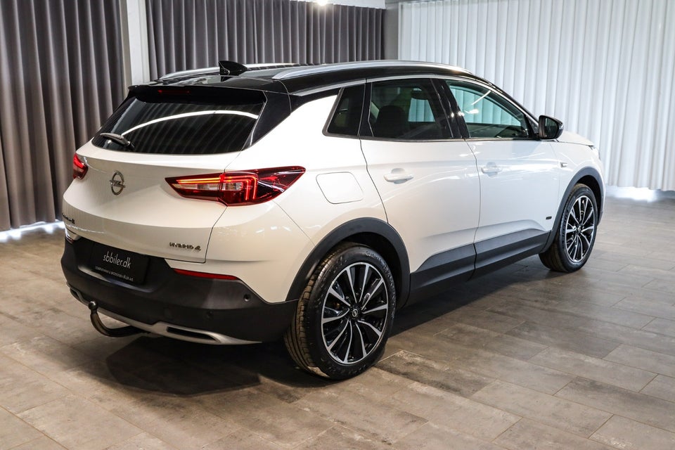 Opel Grandland X 1,6 Hybrid4 Impress aut. 5d