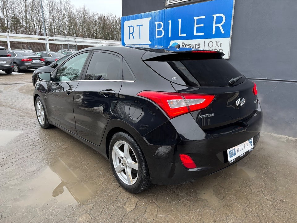 Hyundai i30 1,6 CRDi 110 EM-Edition 5d