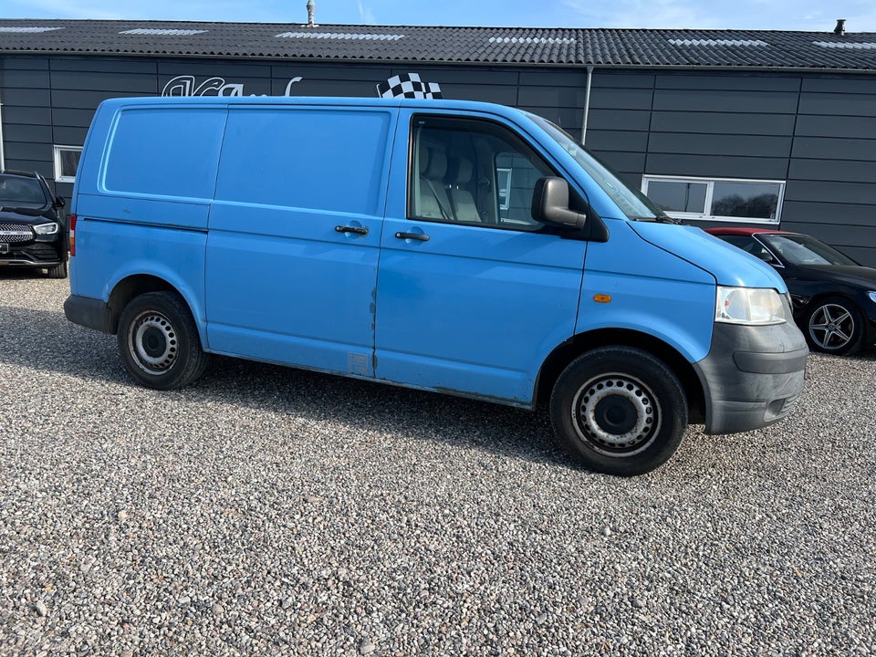 VW Transporter 1,9 TDi 104 Kassevogn kort 4d