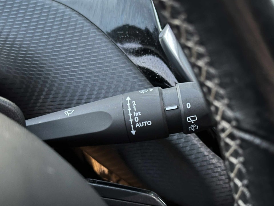 Peugeot 208 1,6 BlueHDi 100 Allure Sky 5d