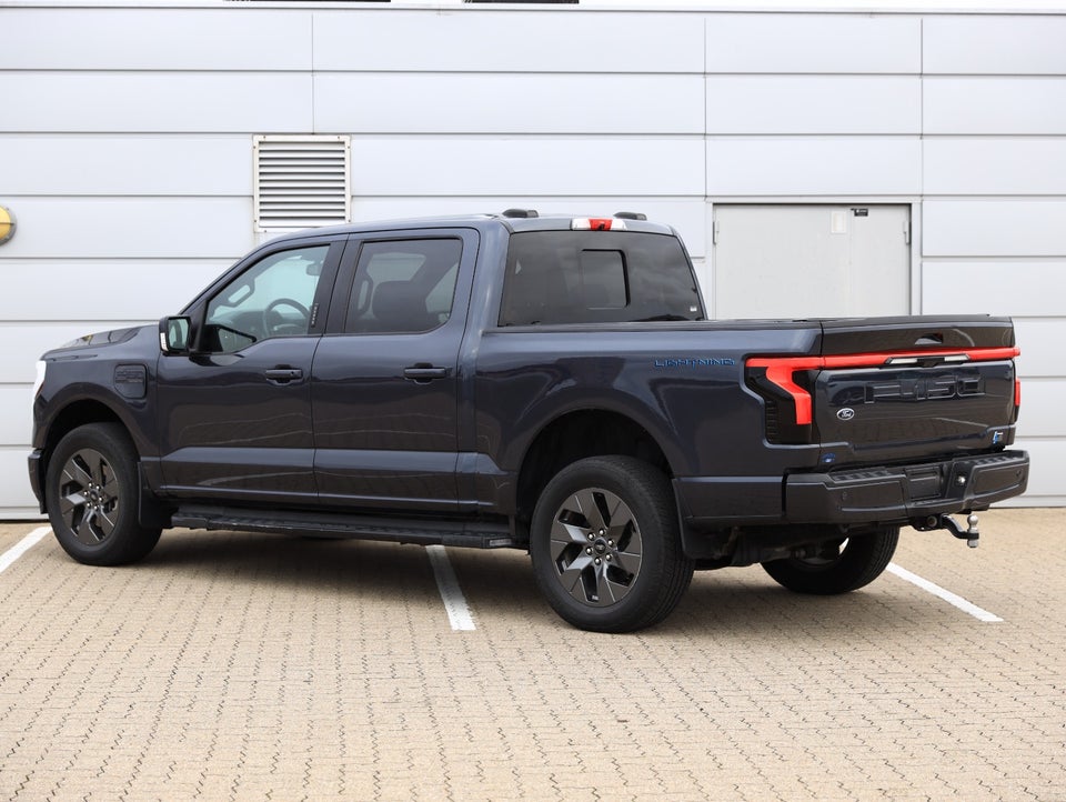 Ford F-150 Lightning Lariat Standard Range 4d