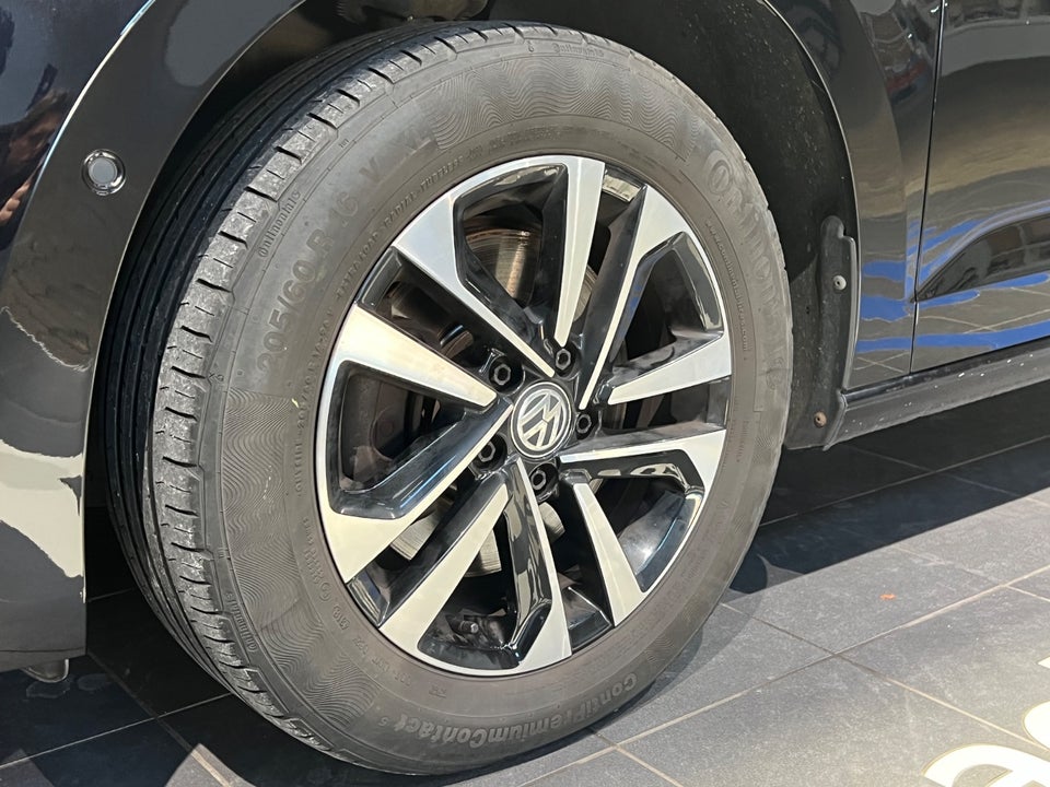 VW Touran 1,6 TDi 115 IQ.Drive DSG 7prs 5d