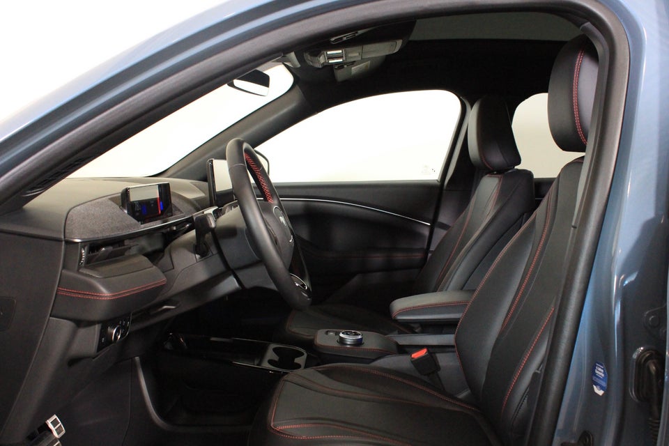 Ford Mustang Mach-E 98 Premium Extended Range AWD 5d