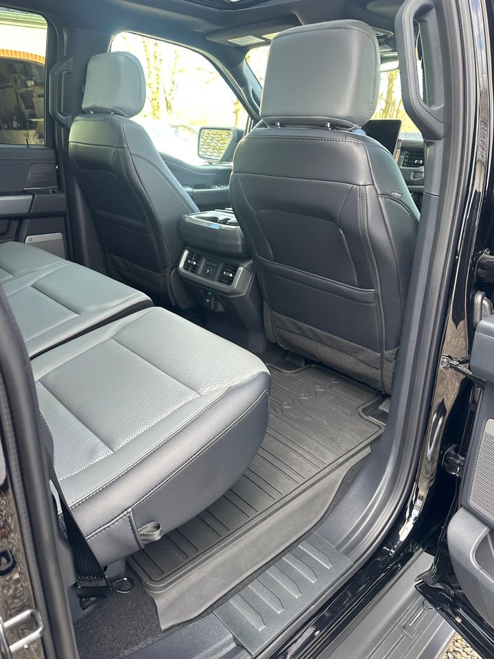 Ford F-150 131 Lightning Lariat Extended Range 4d