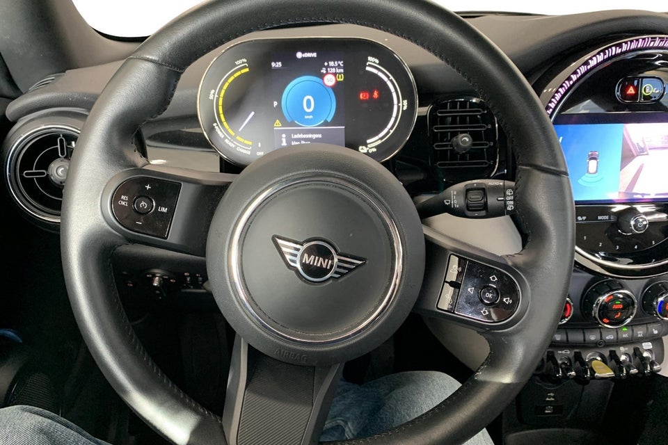 MINI Cooper SE Classic Trim 3d