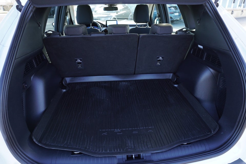 Ford Kuga 2,5 HEV Titanium CVT 5d