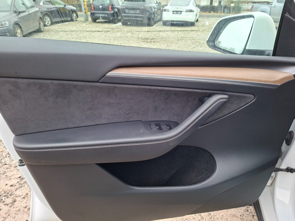 Tesla Model Y Long Range AWD 5d