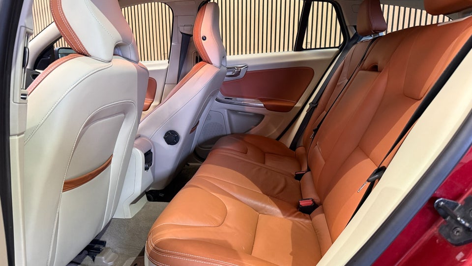 Volvo V60 2,4 D5 205 Summum aut. AWD 5d