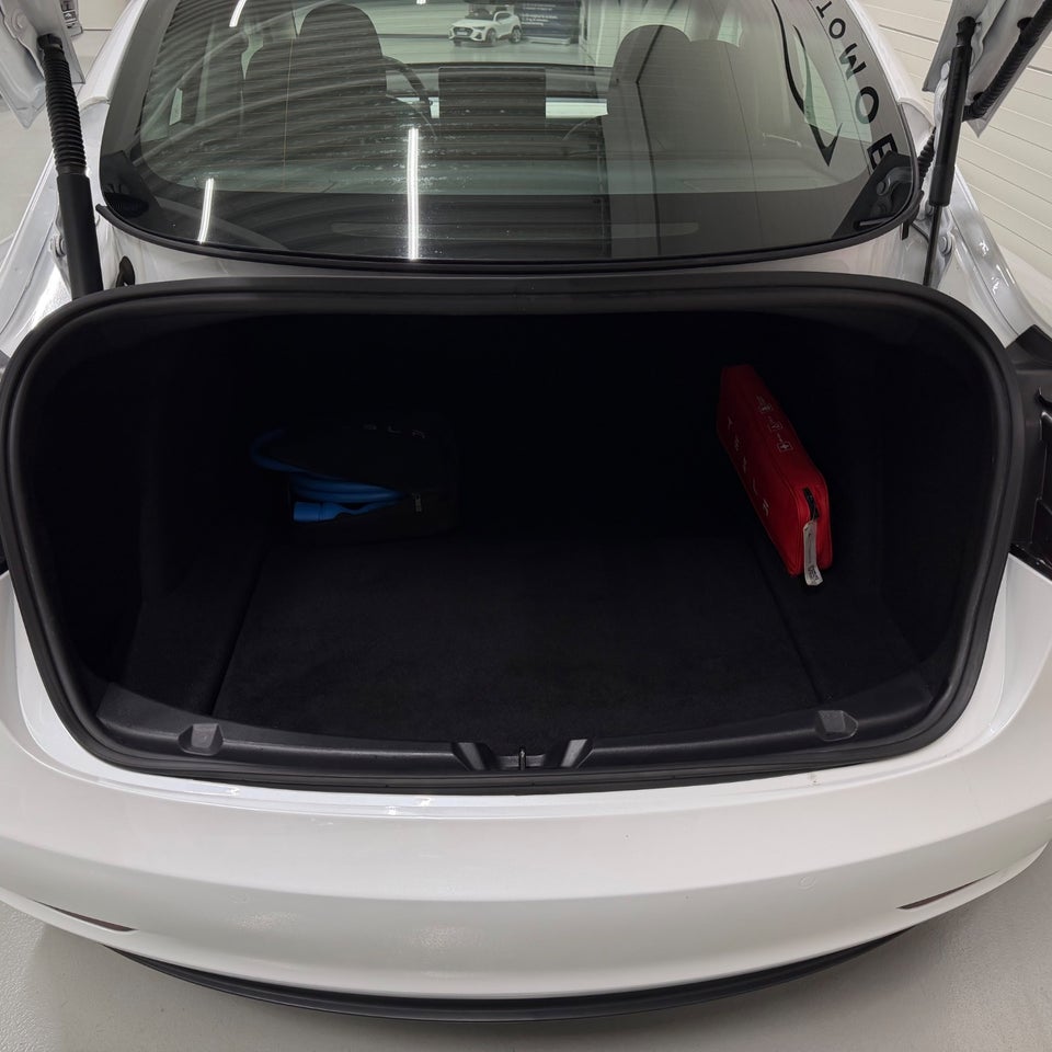 Tesla Model 3 Long Range AWD 4d