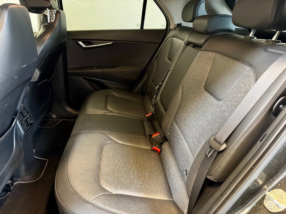 Kia Niro 64 EV Premium 5d