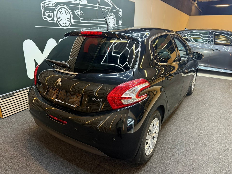 Peugeot 208 1,2 VTi Allure Sky 5d