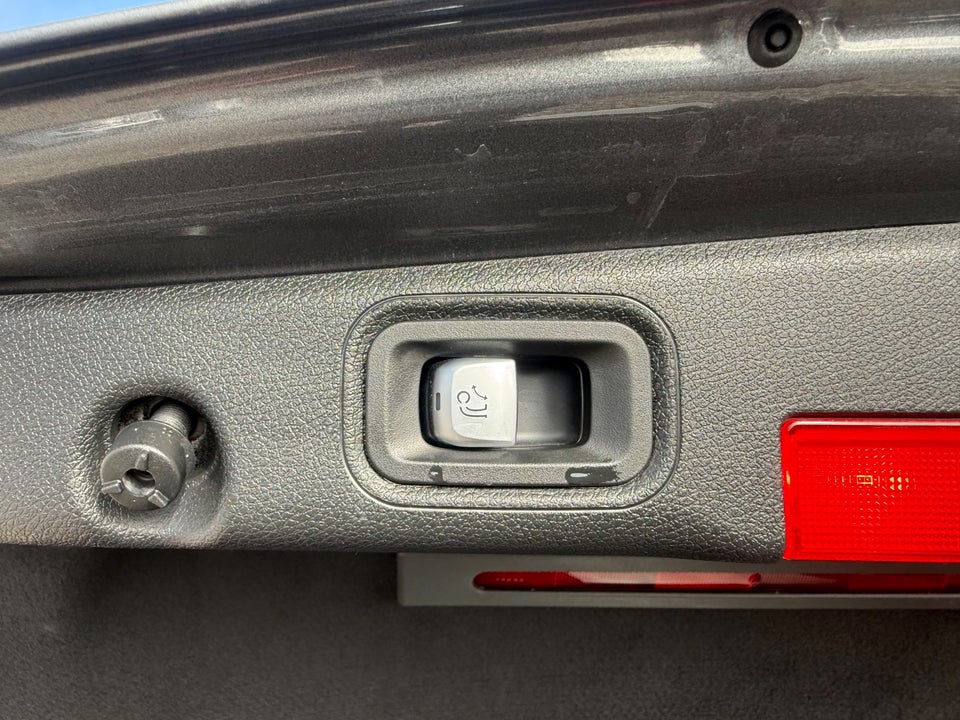 Mercedes E220 d 2,0 AMG Line aut. 4d