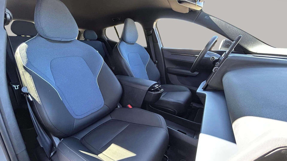 Volvo EX30 Extended Range Plus 5d