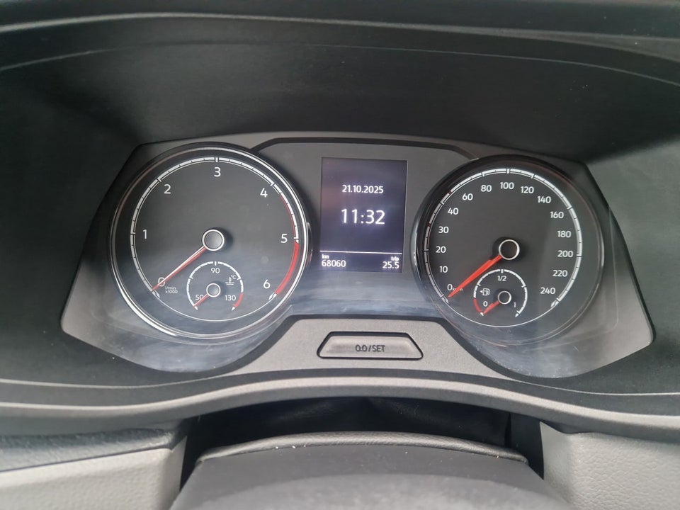 VW Transporter 2,0 TDi 110 Kassevogn kort