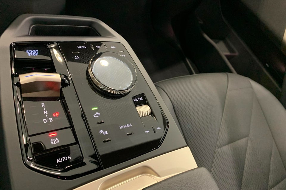 BMW iX xDrive40 Fully Charged 5d