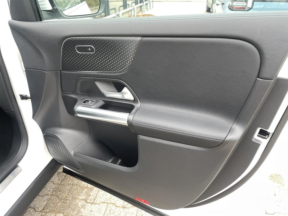 Mercedes EQA300 Progressive 4Matic 5d