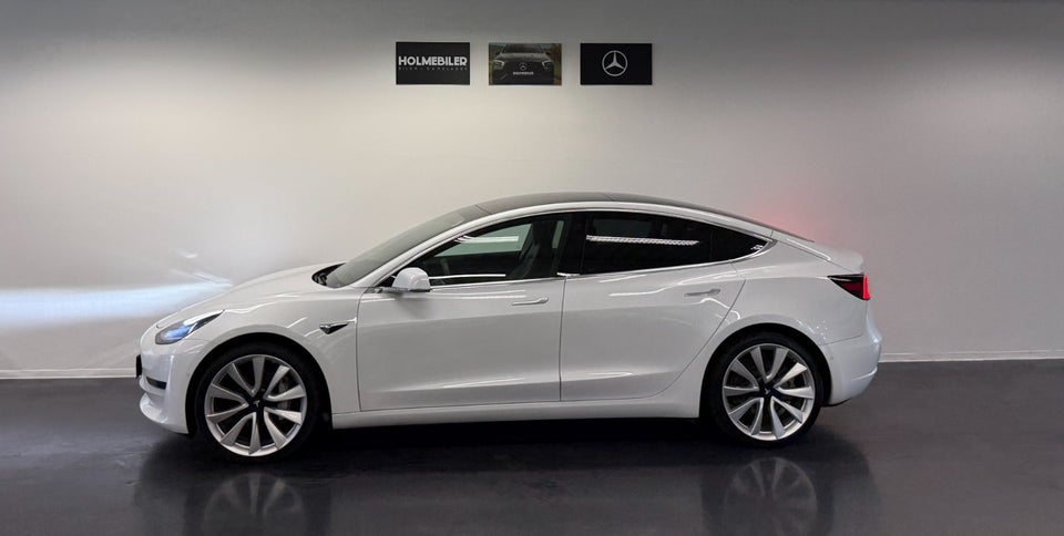 Tesla Model 3 Long Range AWD 4d