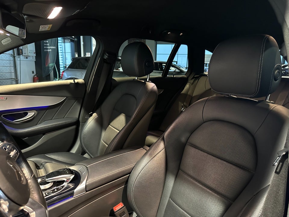 Mercedes C300 de 2,0 AMG Line stc. aut. 5d