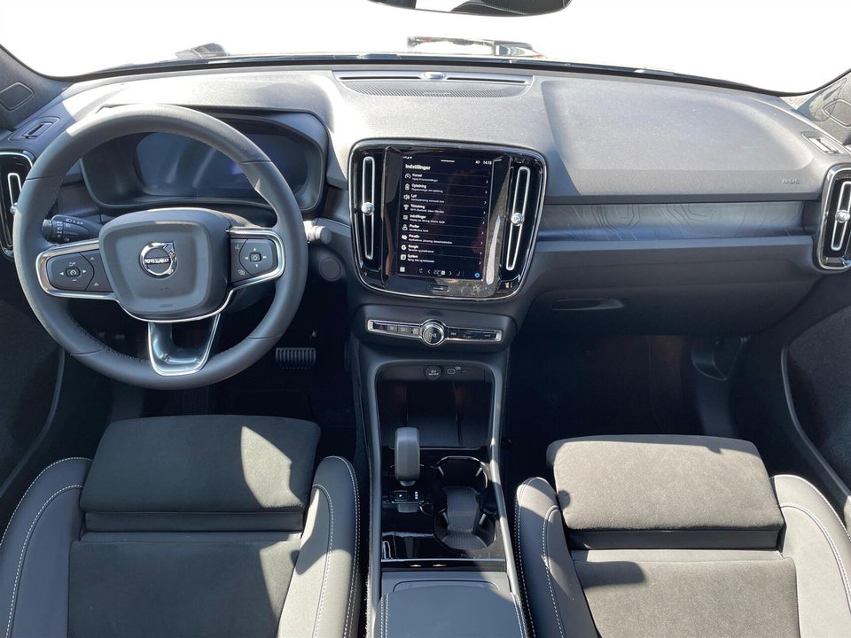 Volvo EC40 Extended Range Black Edition 5d