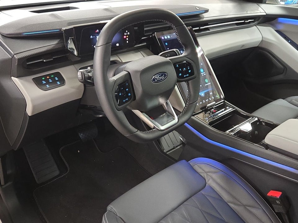 Ford Explorer 82 Premium Extended Range 5d