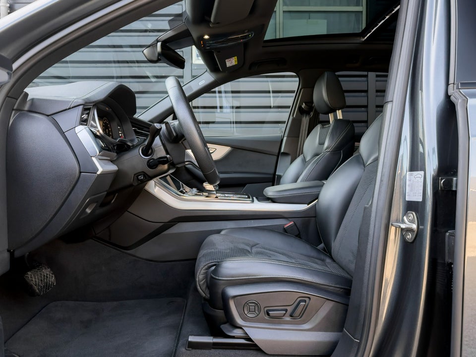 Audi Q7 55 TFSi e S-line quattro Tiptr. 5d