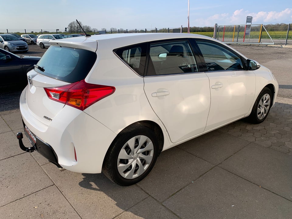 Toyota Auris 1,6 T2+ 5d