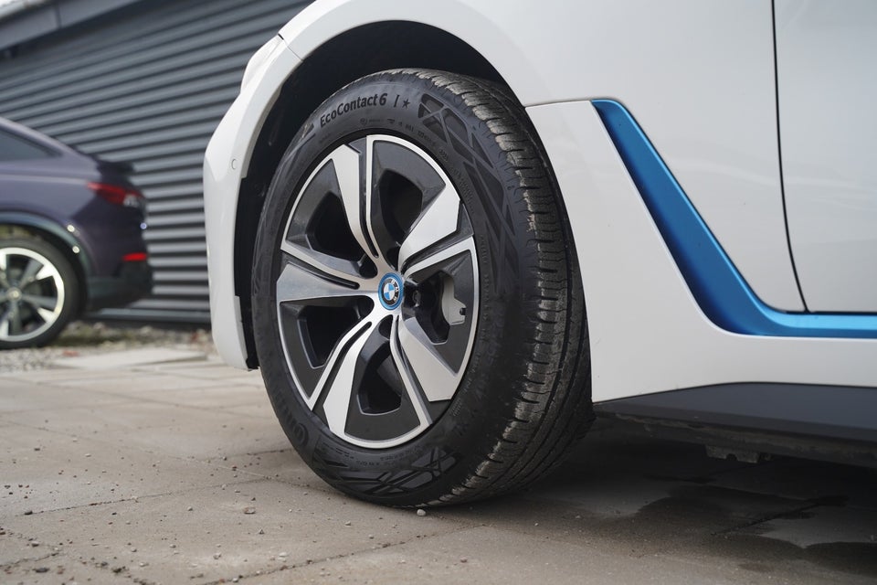 BMW i4 eDrive40 Charged 5d