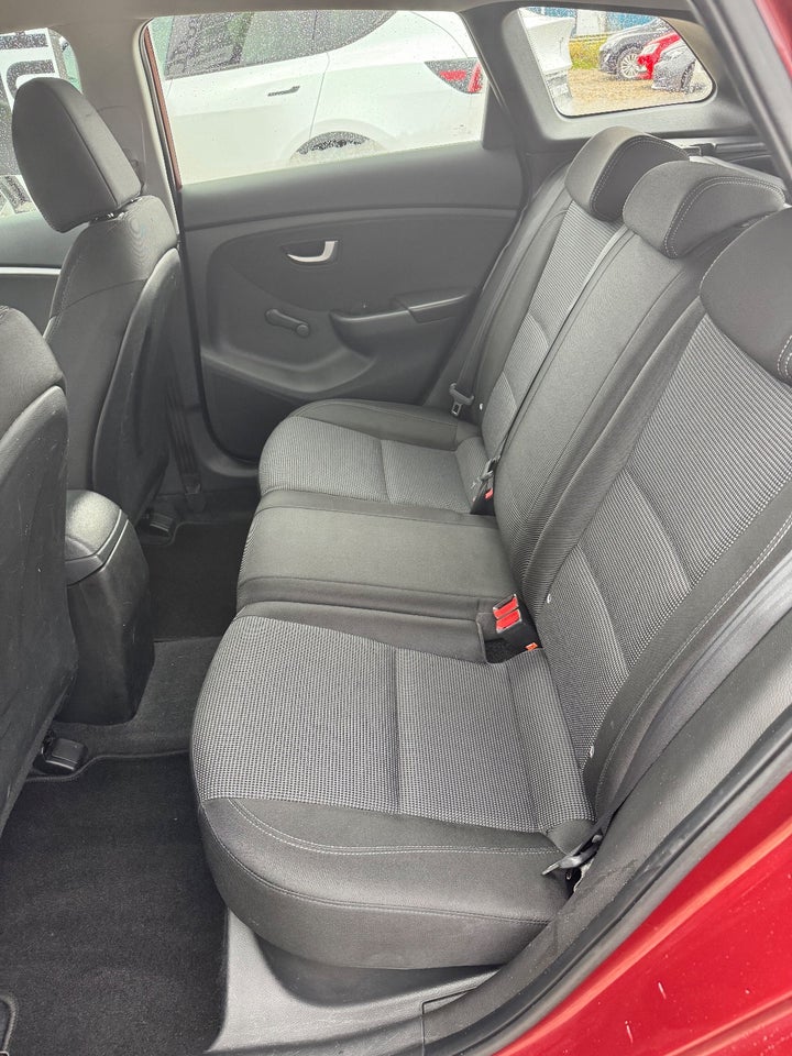 Hyundai i30 1,6 CRDi 110 Active CW 5d