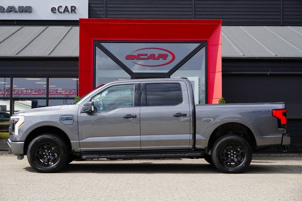 Ford F-150 Lightning XLT Standard Range 4d