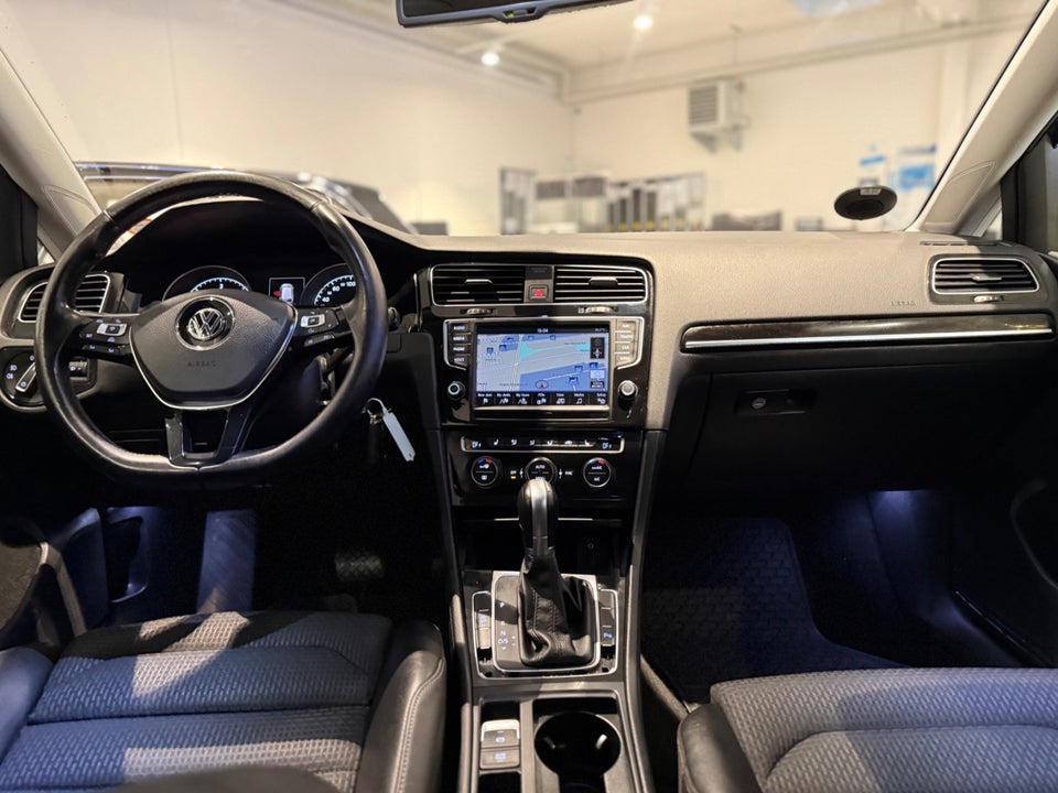 VW Golf VII 2,0 TDi 150 Comfortline Variant BM 5d