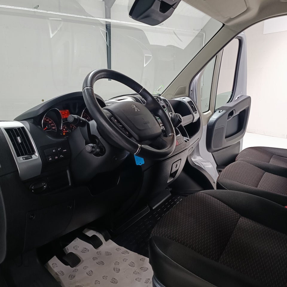 Peugeot Boxer 333 2,2 BlueHDi 140 L2H2 Premium