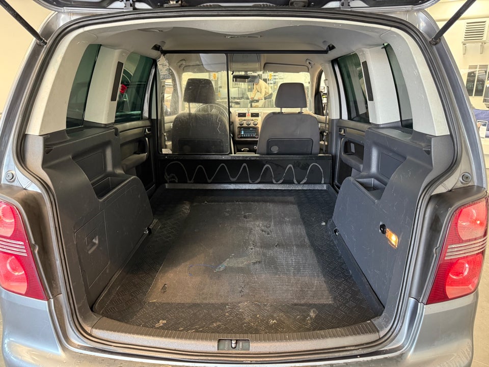 VW Touran 2,0 TDi 136 Trendline DSG Van 5d