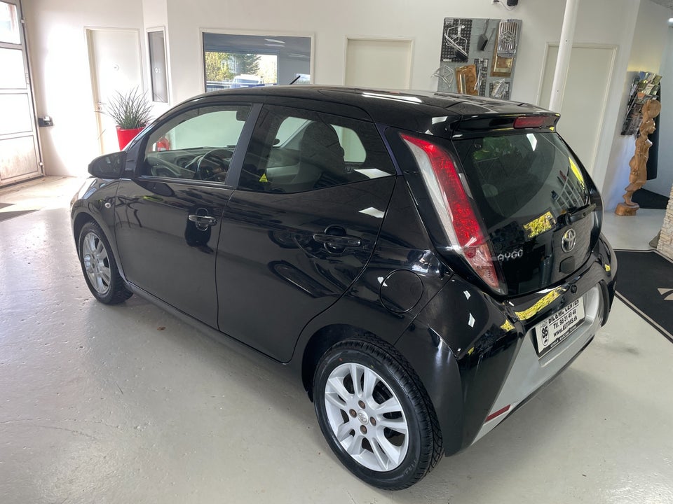Toyota Aygo 1,0 VVT-i x-play 5d