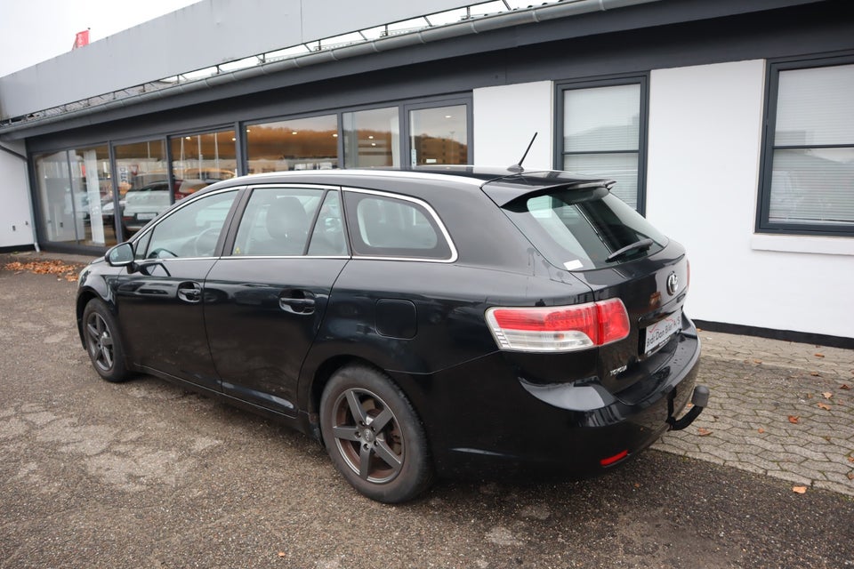 Toyota Avensis 2,0 VVT-i T2 stc. E-CVT 5d