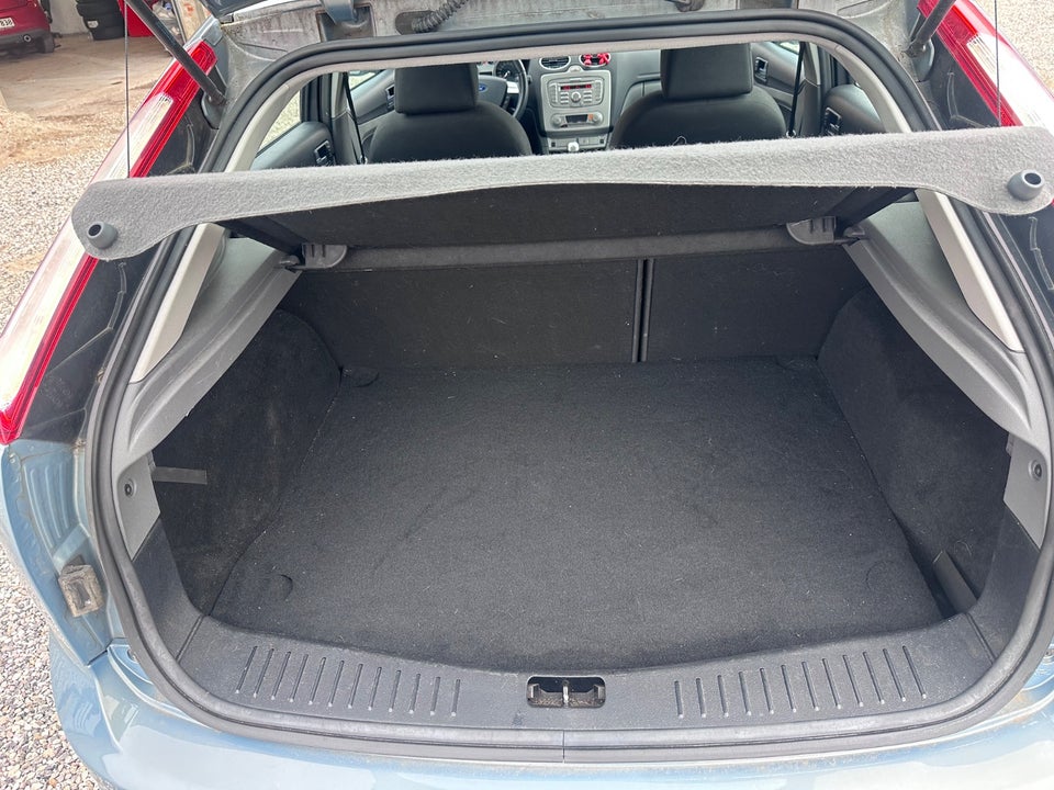 Ford Focus 1,6 Ghia 5d