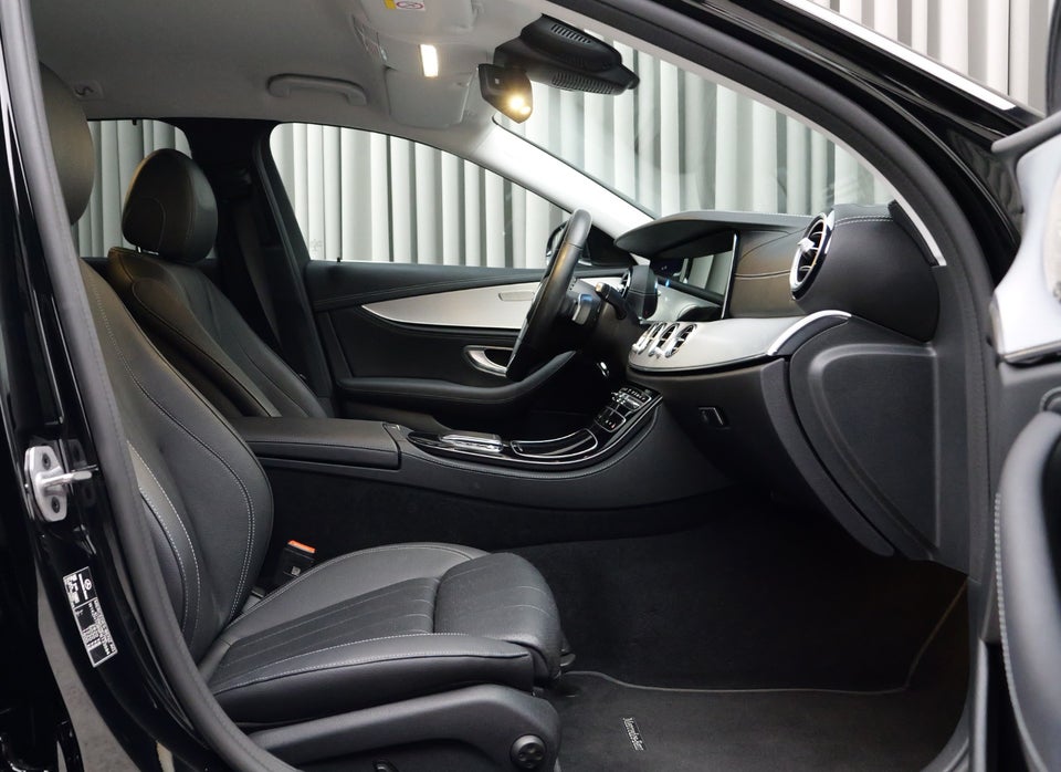 Mercedes E300 de 2,0 AMG Line stc. aut. 5d