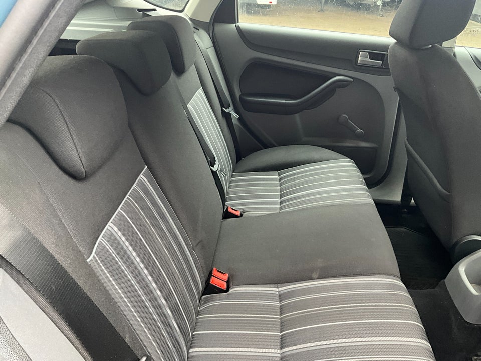 Ford Focus 1,6 Ambiente 3d