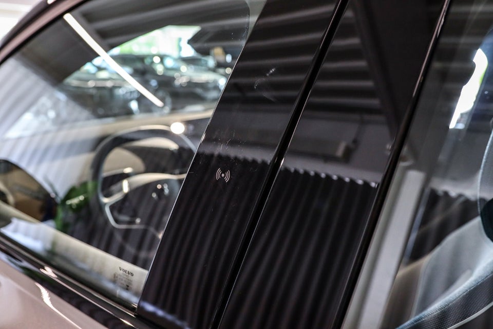 Volvo EX30 Extended Range Plus 5d