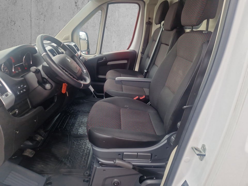 Peugeot Boxer 333 2,2 BlueHDi 140 L2H2 Premium