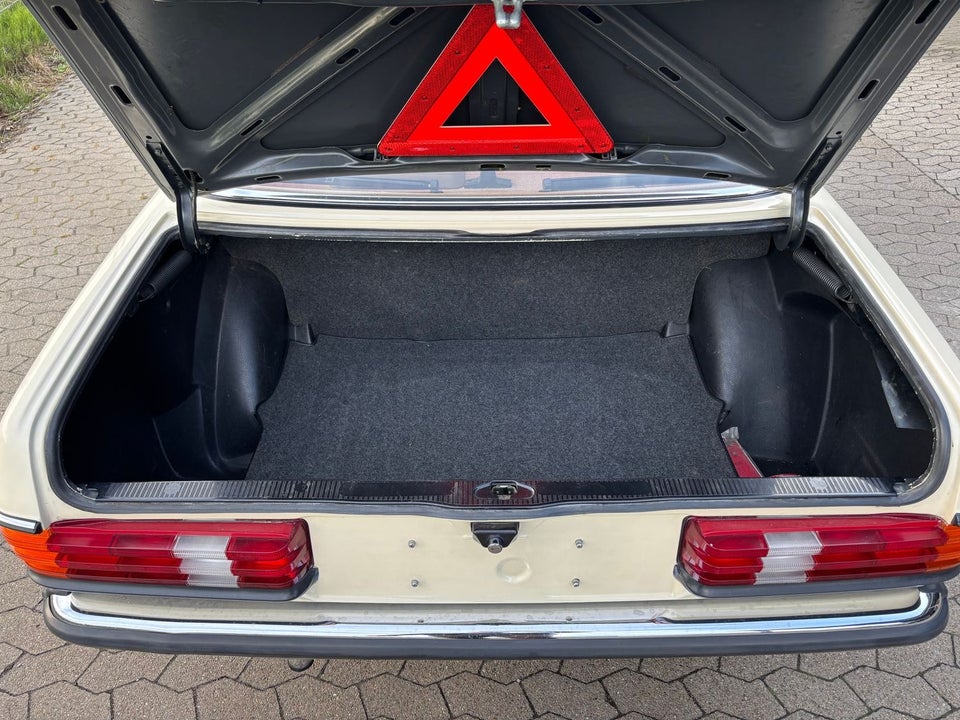 Mercedes 200 2,0  4d