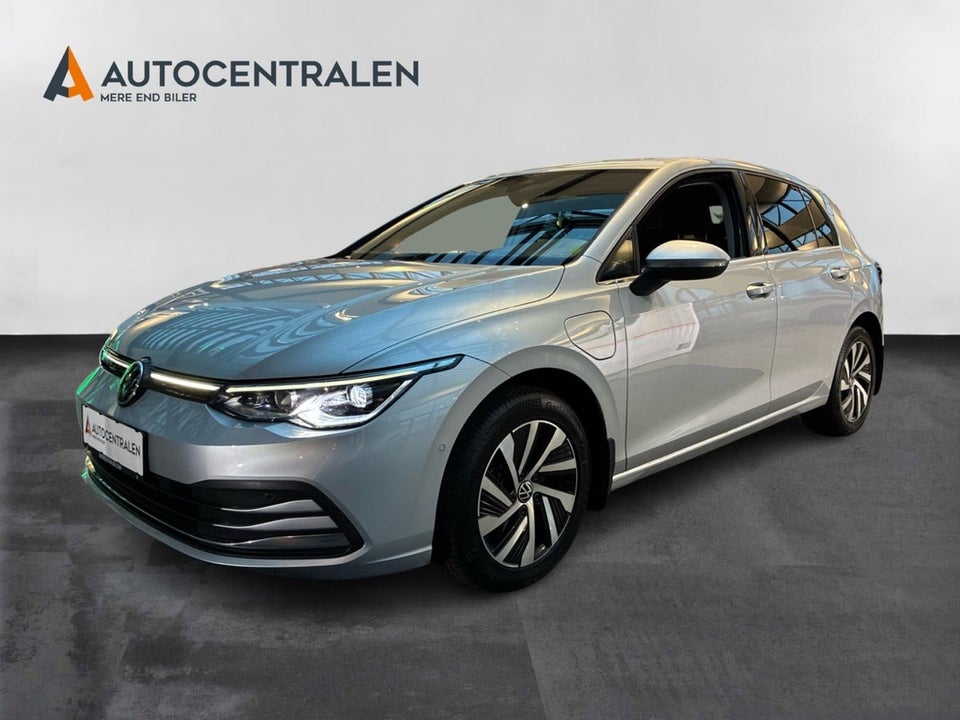 VW Golf VIII 1,4 eHybrid DSG 5d