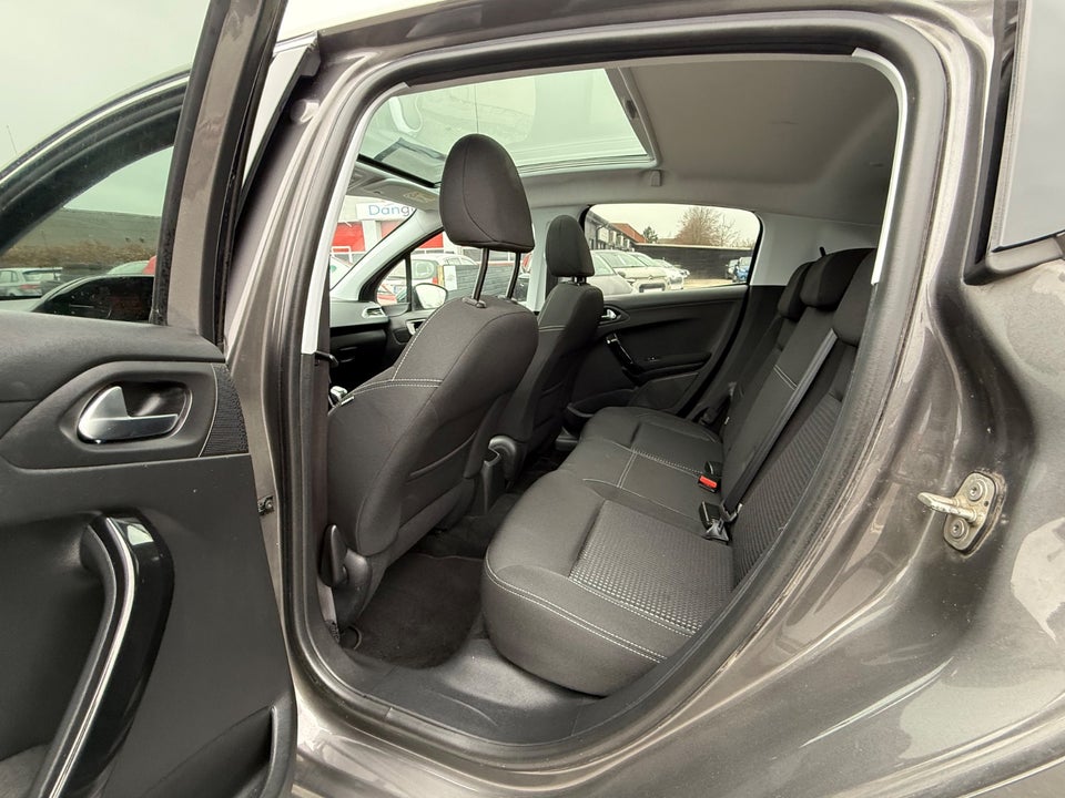 Peugeot 208 1,5 BlueHDi 100 Allure Sky 5d