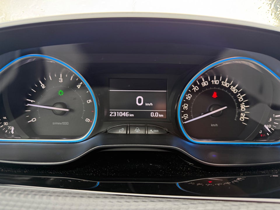 Peugeot 2008 1,6 BlueHDi 100 Allure 5d