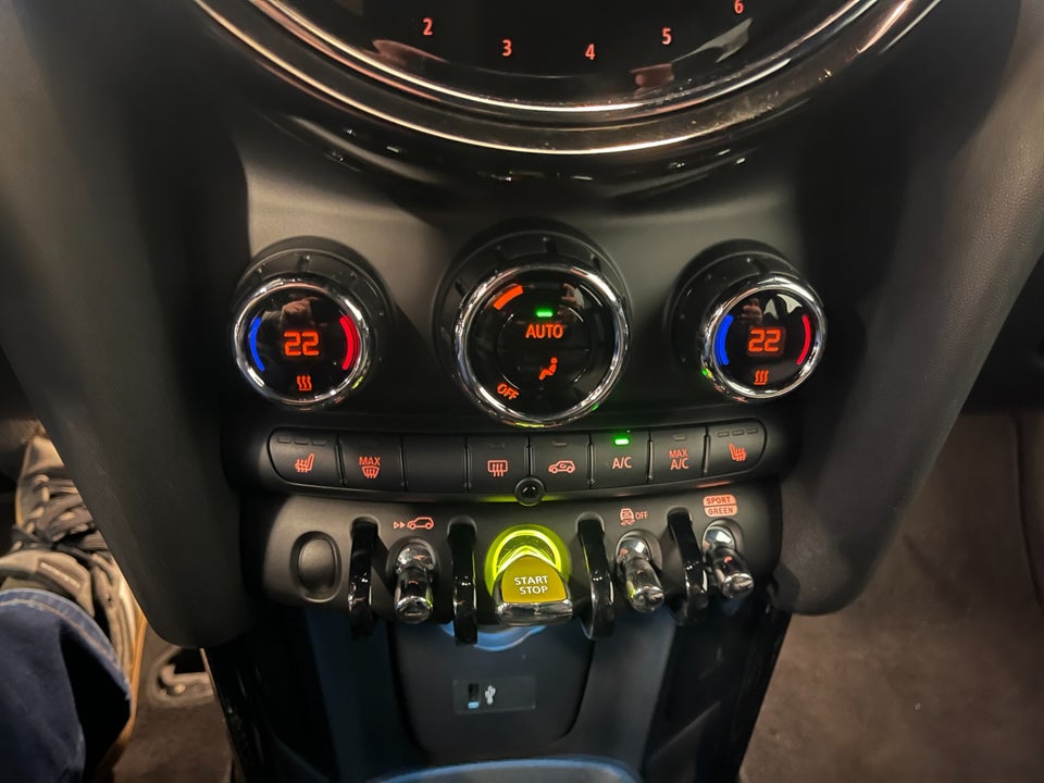 MINI Cooper SE Essential 3d